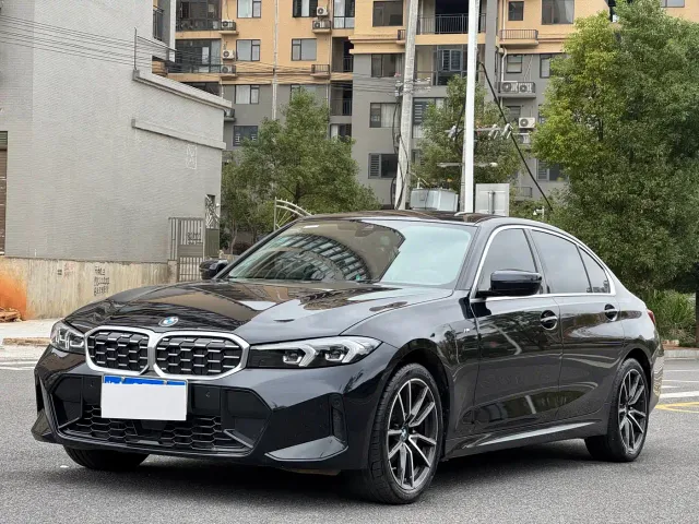 Фотография автомобиля — BMW 3 Series