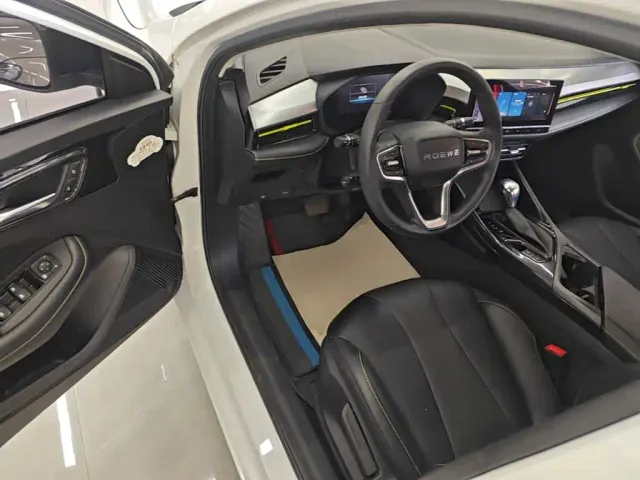 Roewe i5 — Фото автомобиля 15