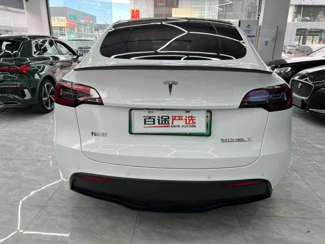 Tesla Model Y — Фото автомобиля 6