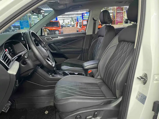 Volkswagen Tiguan L — Фото автомобиля 17