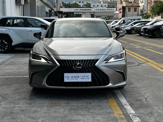 Lexus ES — Фото автомобиля 2