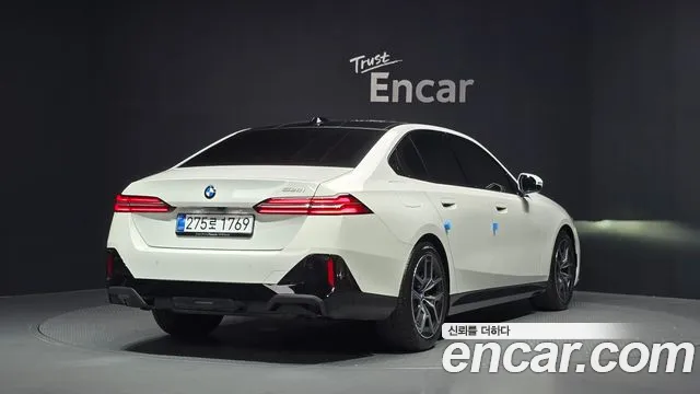 BMW 5-Series — Фото автомобиля 2