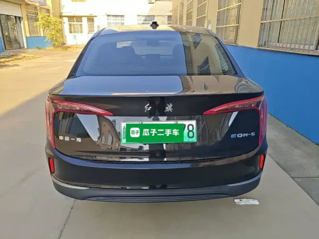 Hongqi E-QM5 — Фото автомобиля 3