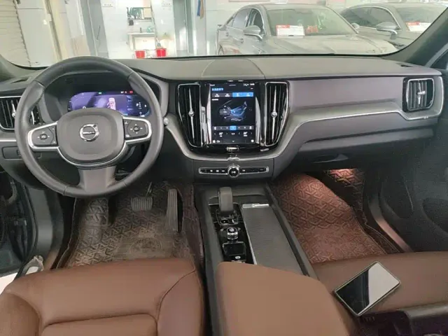 Volvo XC60 — Фото автомобиля 9
