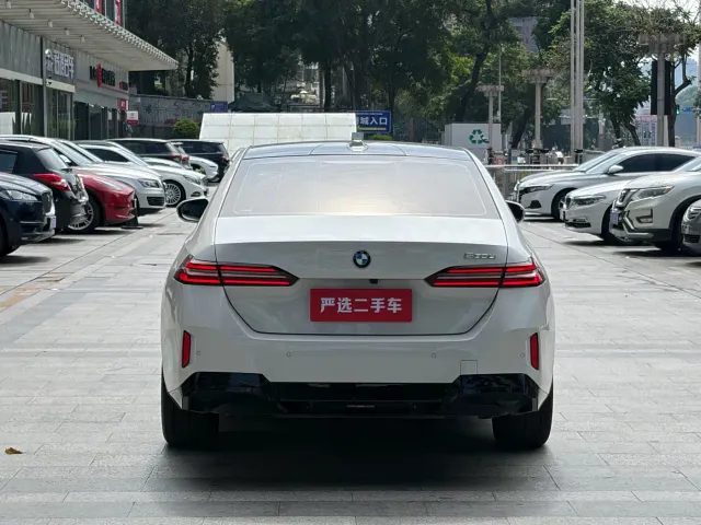 BMW 5 Series — Фото автомобиля 8