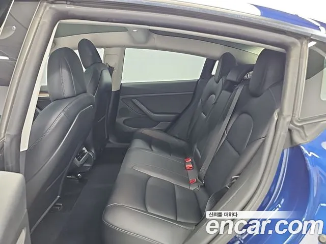 Tesla Model 3 — Фото автомобиля 12