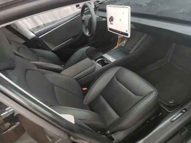 Tesla Model 3 — Фото автомобиля 24