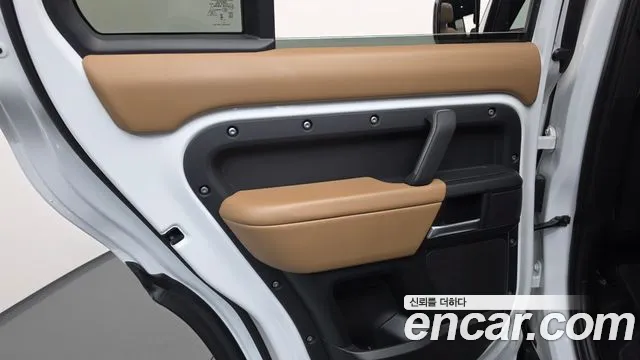 Land Rover Defender L663 — Фото автомобиля 14