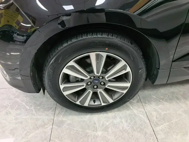 Ford Edge — Фото автомобиля 22