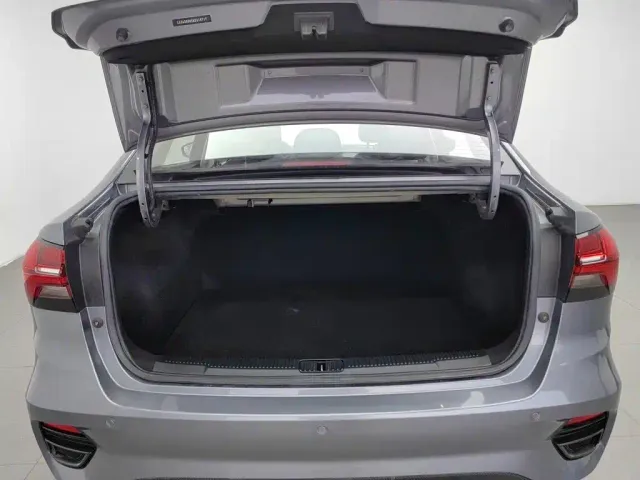 Roewe i5 — Фото автомобиля 16
