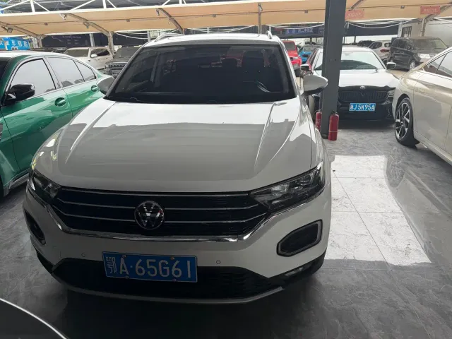 Volkswagen T-Roc — Фото автомобиля 2