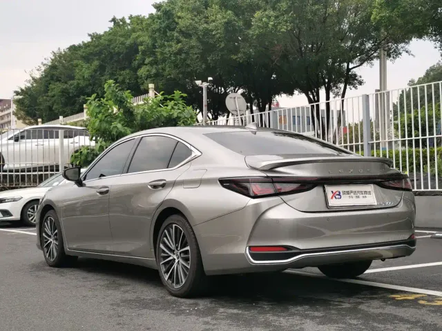Lexus ES — Фото автомобиля 5