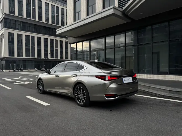 Lexus ES — Фото автомобиля 8
