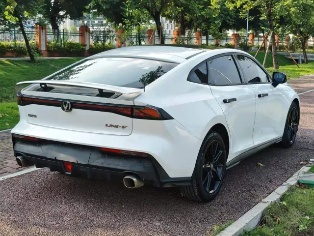 Changan Changan UNI-V 2023 1.5T Sport Edition — Фото автомобиля 9