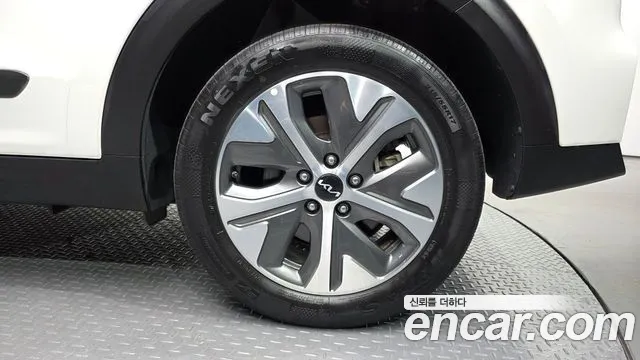 Kia Niro — Фото автомобиля 6