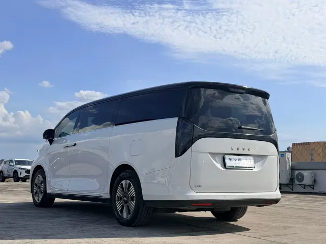 Geely Yizhen L380 — Фото автомобиля 6