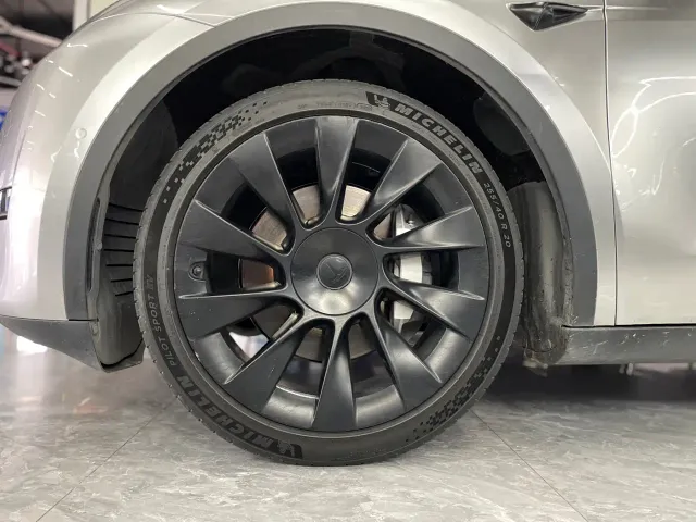 Tesla Model Y — Фото автомобиля 15