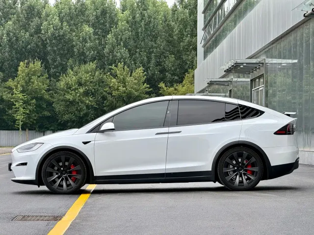 Tesla Model X — Фото автомобиля 3