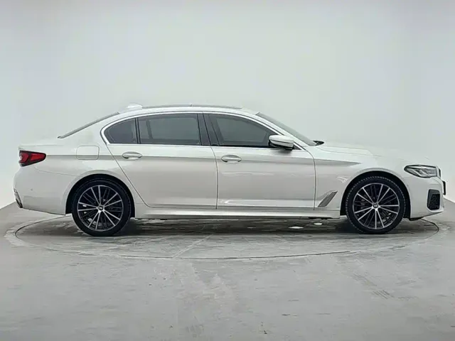 BMW 5 Series — Фото автомобиля 5