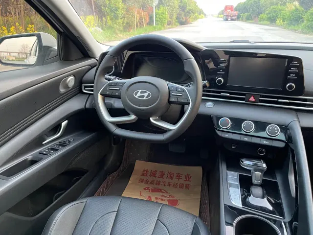 Hyundai Elantra — Фото автомобиля 15