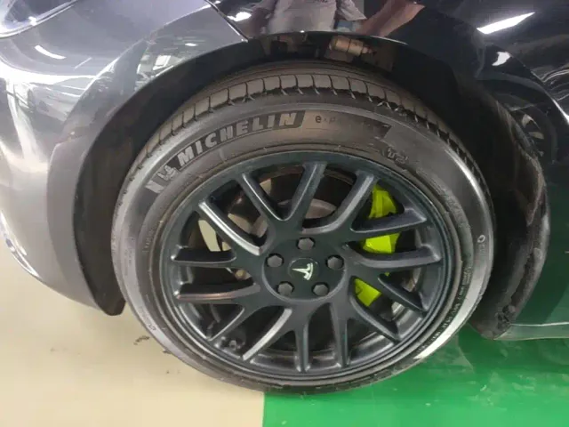 Tesla Model 3 — Фото автомобиля 24