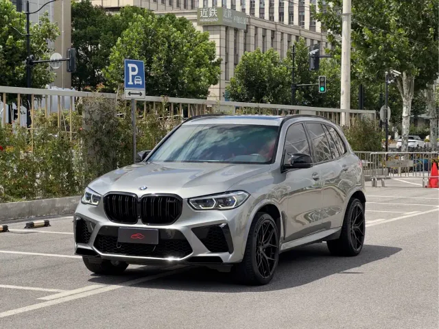 Фотография автомобиля — BMW X5 M