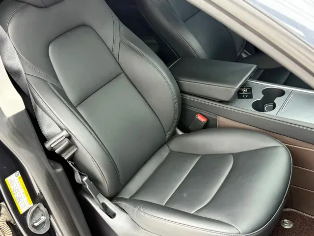 Tesla Model Y — Фото автомобиля 18