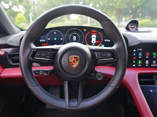 Porsche Taycan — Фото автомобиля 11