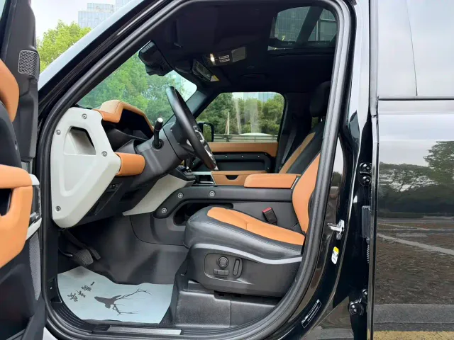 Land Rover Defender — Фото автомобиля 13