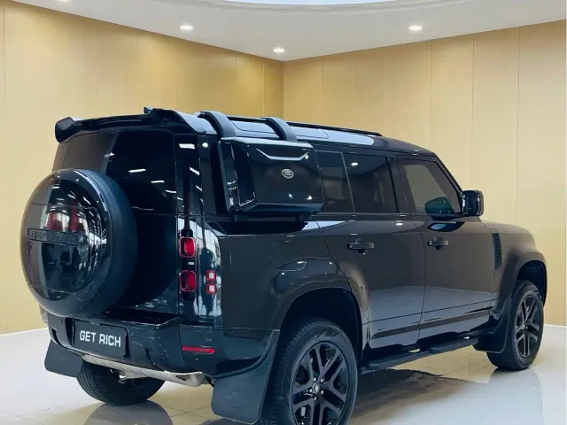Land Rover Defender — Фото автомобиля 9