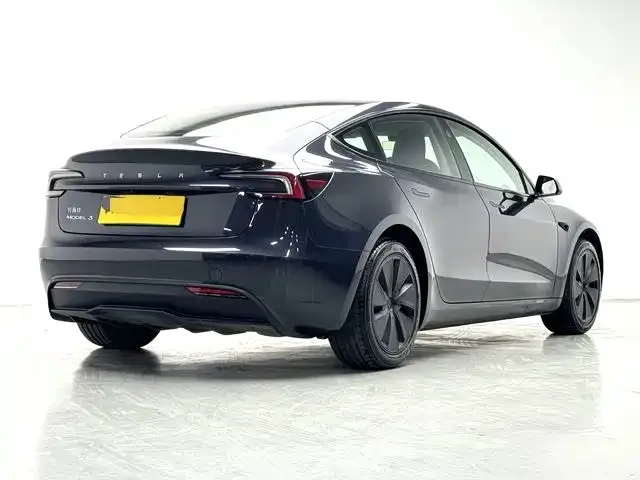 Tesla Model 3 — Фото автомобиля 9