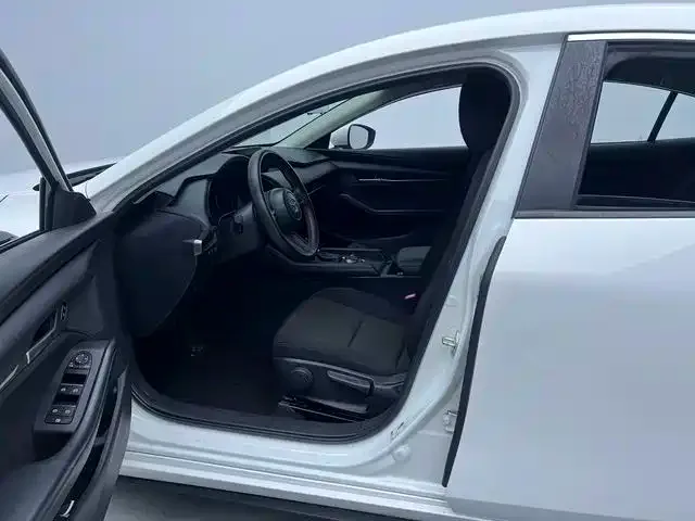 Mazda Mazda3 Axela 2021 2.0L Automatic Quality Edition — Фото автомобиля 4