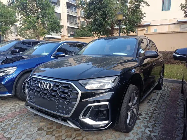 Фотография автомобиля — Audi Q5L