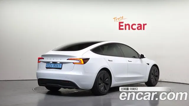 Tesla Model 3 — Фото автомобиля 2