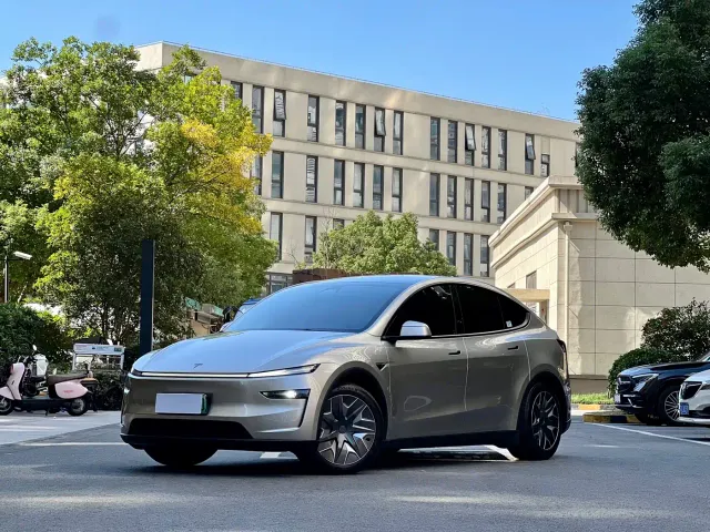 Фотография автомобиля — Tesla Model Y L