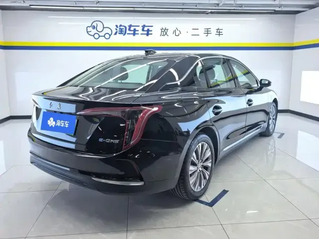 Hongqi E-QM5 — Фото автомобиля 3