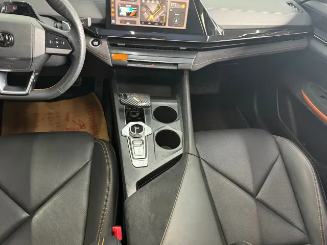 Changan Changan UNI-V 2022 1.5T Sport Edition — Фото автомобиля 12