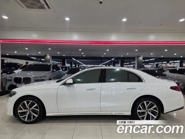 Mercedes-Benz E-Class — Фото автомобиля 3