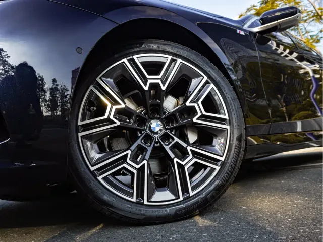 BMW 5 Series — Фото автомобиля 4