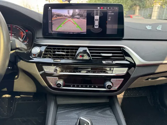 BMW 5 Series — Фото автомобиля 10