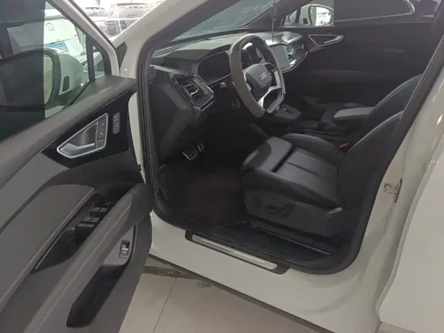 Audi Q4 e-tron — Фото автомобиля 15