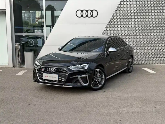 Фотография автомобиля — Audi A4L
