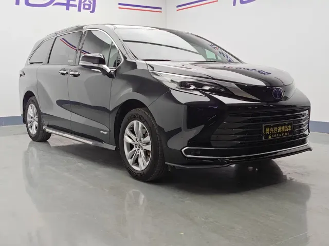 Toyota Sienna — Фото автомобиля 2