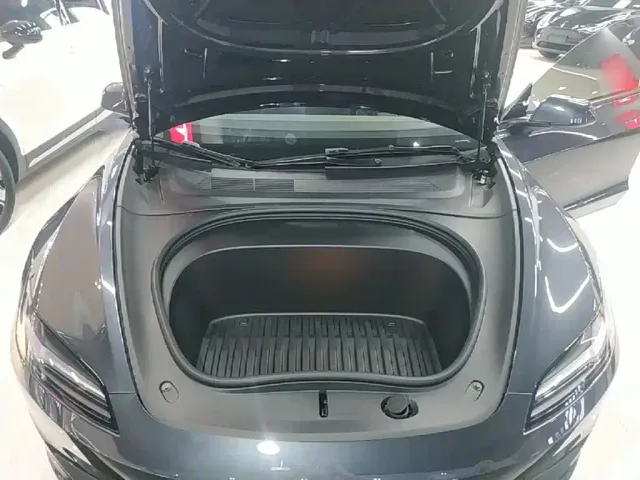 Tesla Model 3 — Фото автомобиля 19