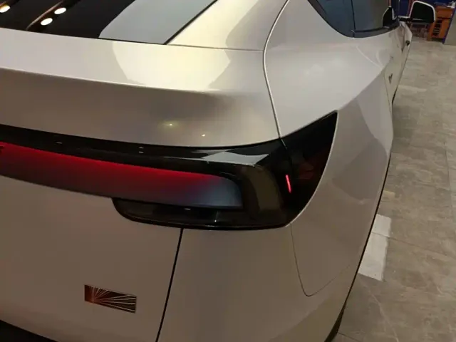Tesla Model Y — Фото автомобиля 7