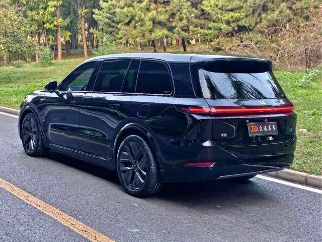 Li Auto L9 — Фото автомобиля 22
