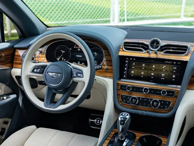 Bentley Bentayga — Фото автомобиля 11