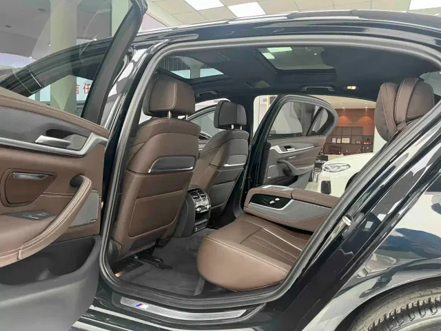 BMW 5 Series — Фото автомобиля 6