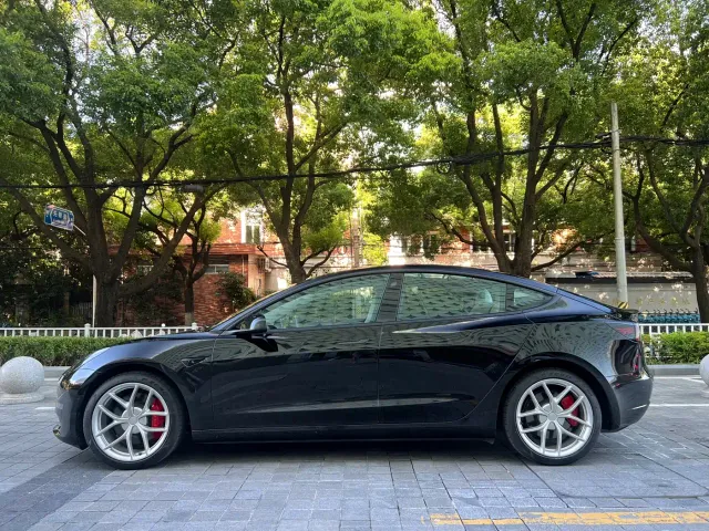 Tesla Model 3 — Фото автомобиля 7