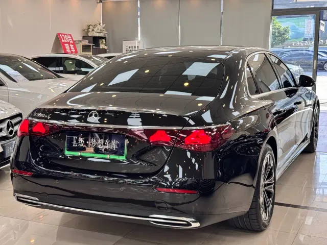 Mercedes-Benz E-Class — Фото автомобиля 5